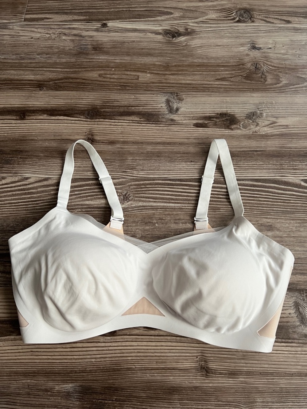 Honeylove Crossover Wireless Bra Wire Free White and Nude Mesh Detail Size 1X